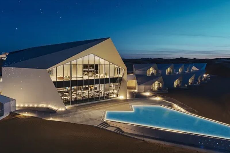 Ningxia Desert 4-Day Wild Luxury Tour | 2 Consecutive Nights at Desert Star / Desert Diamond / Tengol Resort Hotel + 1 Night at JW Marriott Hotel - A four-day change from city to sand