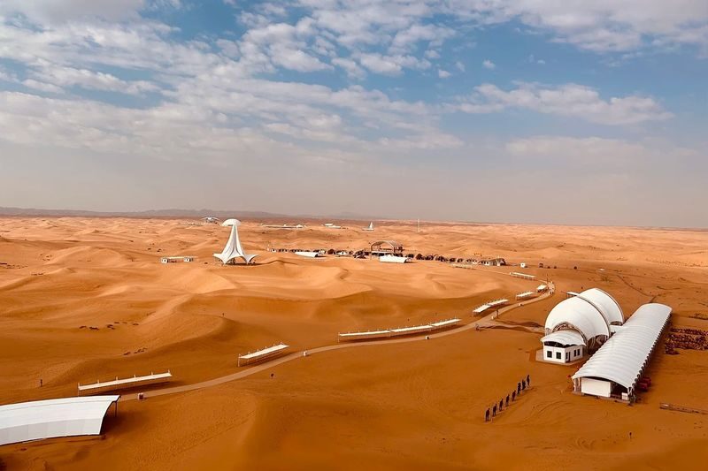 Ningxia Desert 4-Day Wild Luxury Tour | 2 Consecutive Nights at Desert Star / Desert Diamond / Tengol Resort Hotel + 1 Night at JW Marriott Hotel - Day 2: Choose between ancient sites and desert lakes