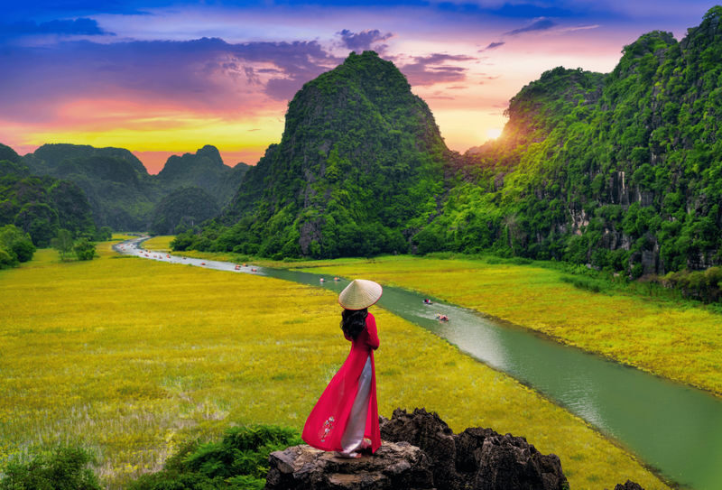 Ninh Binh 2D1N Tour From Hanoi: Hoa Lu, Tam Coc, Trang An, Bai Dinh & Mua Cave - Mua Cave Viewpoint: the effort comes before the view