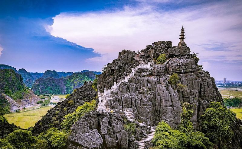 Ninh Binh 2D1N Tour From Hanoi: Hoa Lu, Tam Coc, Trang An, Bai Dinh & Mua Cave - Who should book this Ninh Binh trip?
