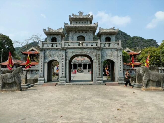 Ninh Binh: Ancient Capital & Pagoda 2-Day Tour - Historical Sites in Ninh Binh