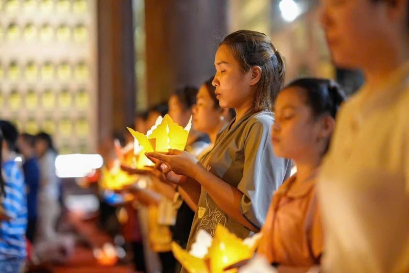 Ninh Binh Bai Dinh Pagoda Night Cultural Tour - Walking the complex and using the electric cart