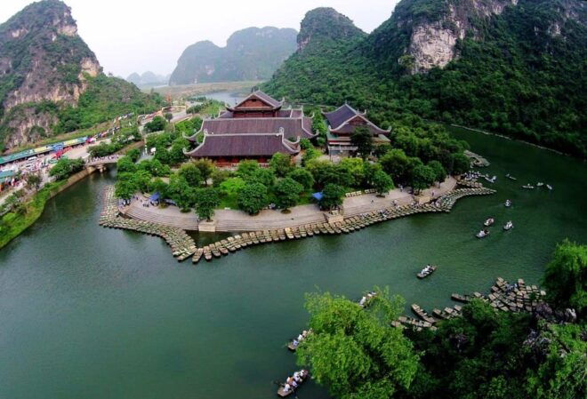 Ninh Binh: Bai Dinh Pagoda, Trang An, and Mua Cave Tour - Mua Cave Experience
