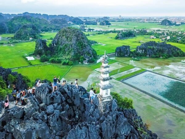 Ninh Binh: Bai Dinh Pagoda, Trang An, and Mua Cave Tour - Trang An Boat Cruise