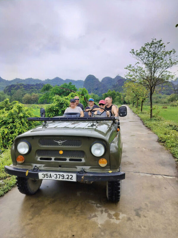 Ninh Binh: Bich Dong Pagoda, Tam Coc & Mua Cave Half-Day Jeep Tour - What the jeep format changes