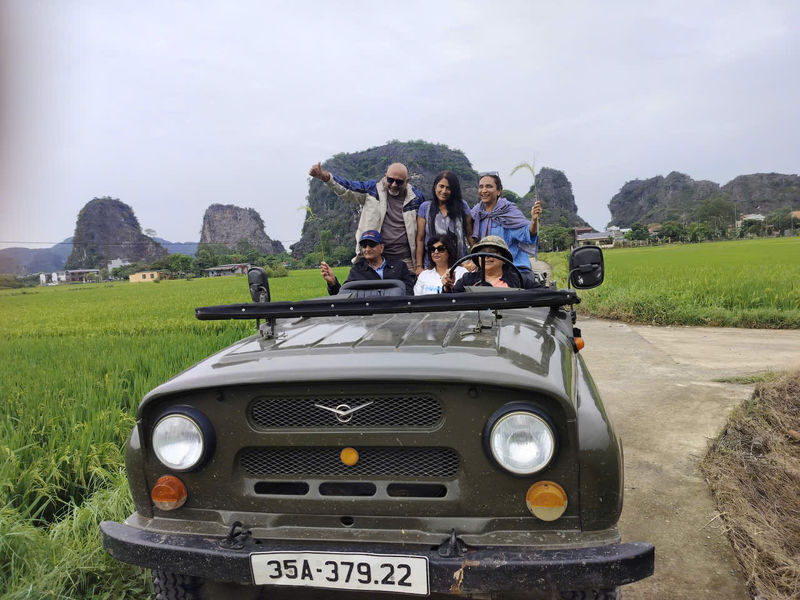 Ninh Binh: Bich Dong Pagoda, Trang An & Mua Cave Half-Day Jeep Tour - Mua Cave: the payoff above the rivers