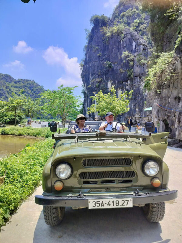 Ninh Binh: Bich Dong Pagoda, Trang An & Mua Cave Half-Day Jeep Tour - Guide involvement and the pace of the day