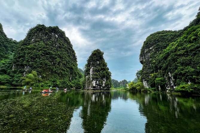 Ninh Binh Day Tour: Bai Dinh, Hoa Lu, Tam Coc, Trang An, Mua Cave - Scenic Boat Ride