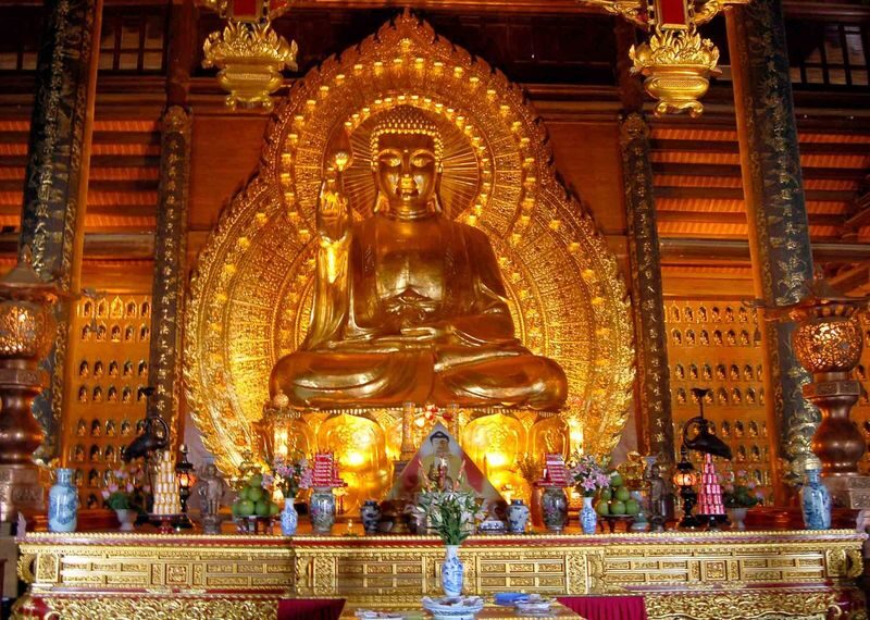 Ninh Binh Day Tour: Bai Dinh Pagoda & Van Long Nature Reserve - Van Long: quiet water, cliffs, and a gentle boat ride