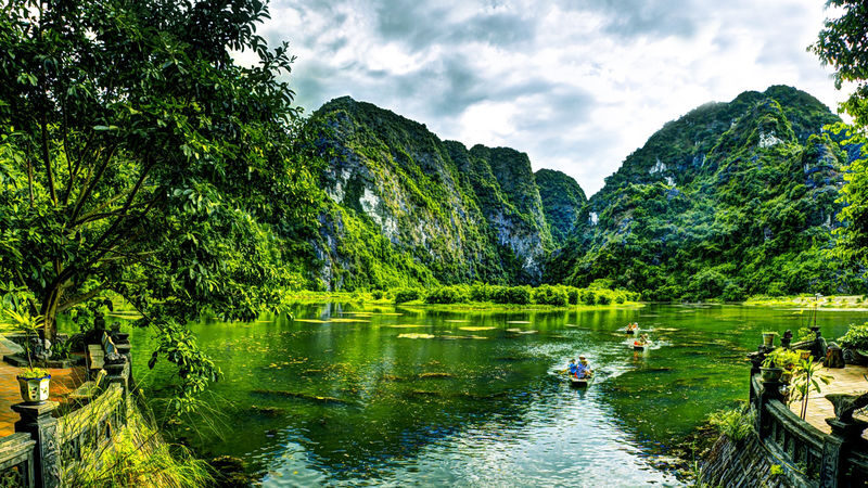 Ninh Binh Day Tour from Ha Noi: Hoa Lu, Trang An and Hang Mua Cave - Hoa Lu: a short lesson in Vietnam’s early capital