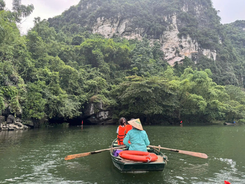 Ninh Binh Day Tour: Hoa Lu - Trang An ( or Tam Coc) - Mua Cave - Mua Cave: the day’s steep finish