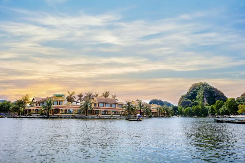 Ninh Binh Day Tour: Hoa Lu - Trang An ( or Tam Coc) - Mua Cave - Should you book it?