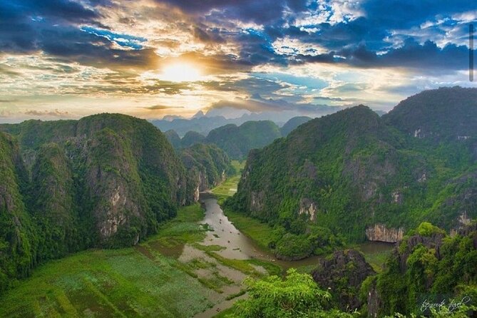 Ninh Binh Day Tour Includes a Visit to Tam Coc, Mua Cave, Hoa Lu, a Buffet Lunch, and Transportation by Limousine. - Hoa Lu: Ancient Capital