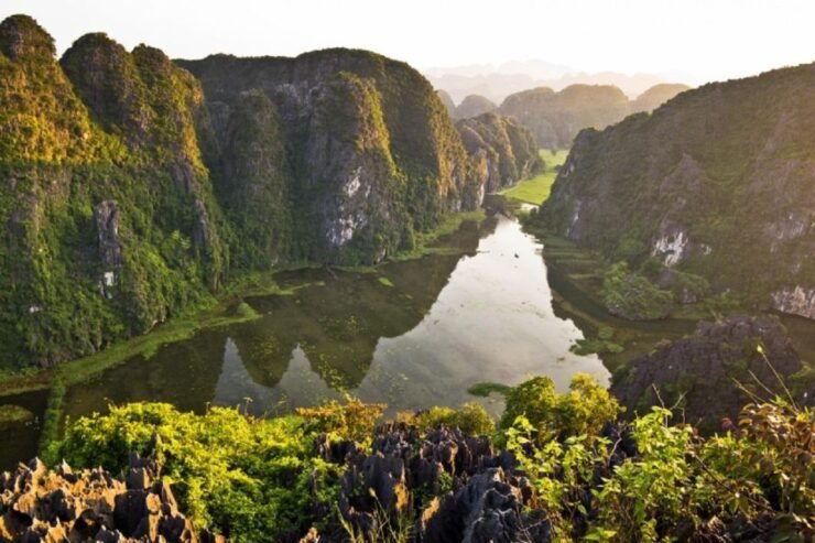 Ninh Binh: Day Tour With Boat Trip and Mua Cave Hiking - Boat Trip Experience
