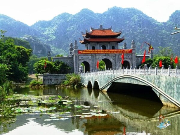 Ninh Binh Day Trip: Hoa Lu - Trang An - Mua Cave - Hiking Mua Cave
