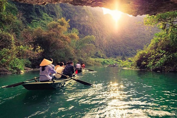 Ninh Binh Deluxe Tour: Hoa Lu - Tam Coc - Mua Cave(Limousine Bus) - Traditional Lunch Experience
