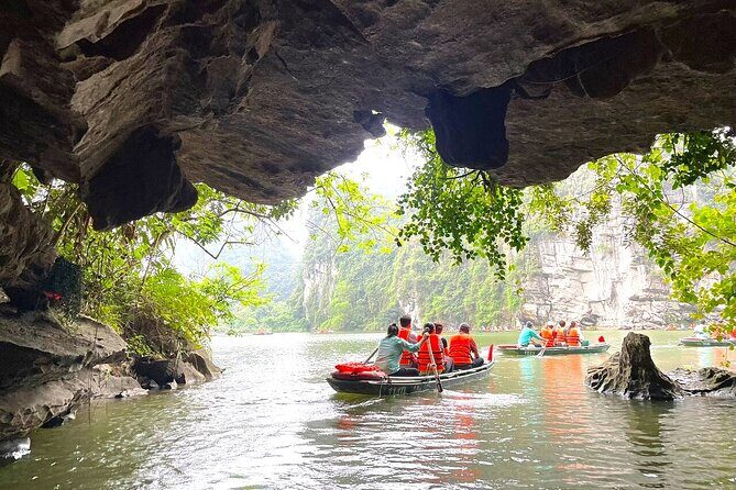 Ninh Binh: Explore the Beauty of Bai Dinh, Mua Caves & Trang An - Transportation and Group Size