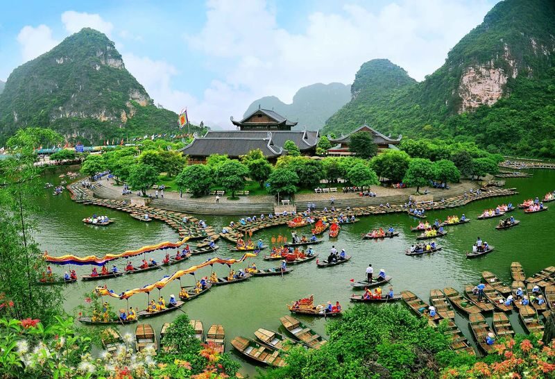 Ninh Binh Full-Day Tour: Bai Dinh Pagoda, Trang An & Mua Cave - One day, three sides of Ninh Binh