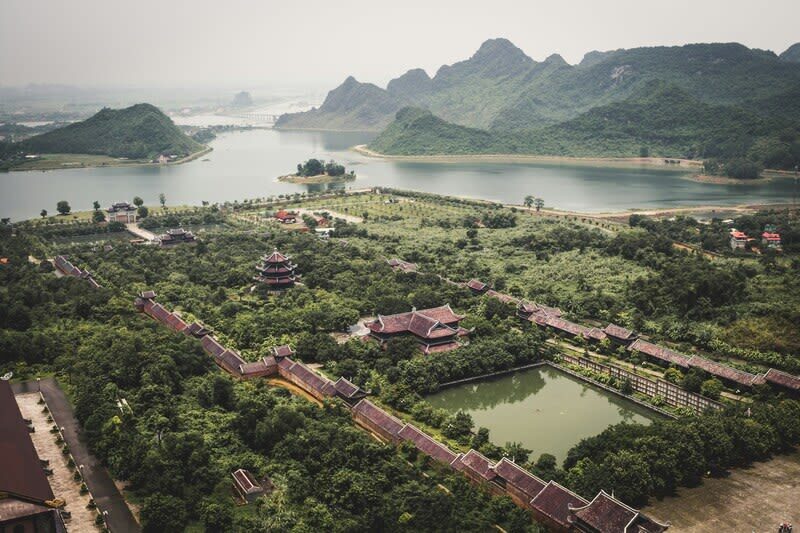 Ninh Binh Full-Day Tour: Bai Dinh Pagoda, Trang An & Mua Cave - Mua Cave is a real climb, not a casual stroll