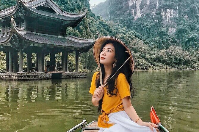 Ninh Binh full day - Trang An boat trip - Dragon Mountain - Starting in Hanoi and Heading to Hoa Lu