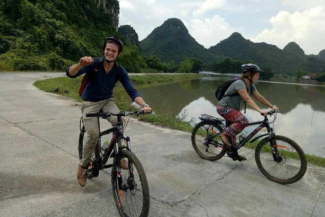 Ninh Binh Group Day Tour (Cycling,Tam Coc,Hoa Lu,Local Family) - Exploring Tam Coc by Boat