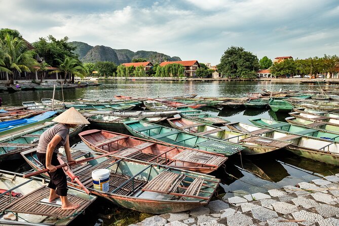 Ninh Binh Group Tour of 11 From Hanoi via Mua Cave Tam Coc Hoa Lu - Discovering Tam Coc