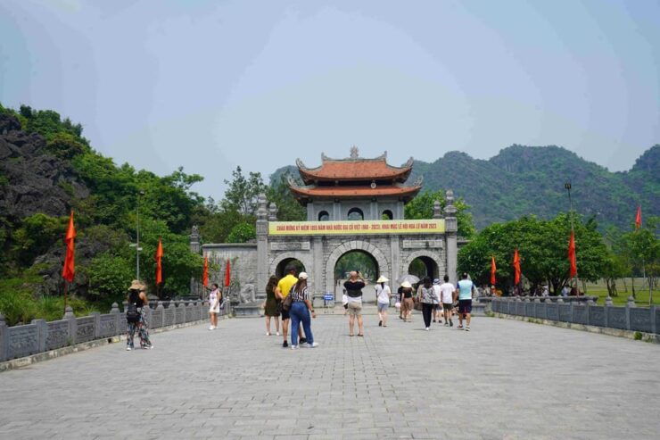 Ninh Binh: Hoa Lu, Trang An & Hang Mua Trip by Limousine Bus - Itinerary Highlights