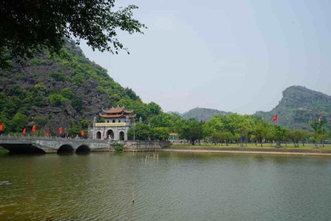 Ninh Binh: Hoa Lu, Trang An & Hang Mua Trip by Limousine Bus - Transportation and Logistics