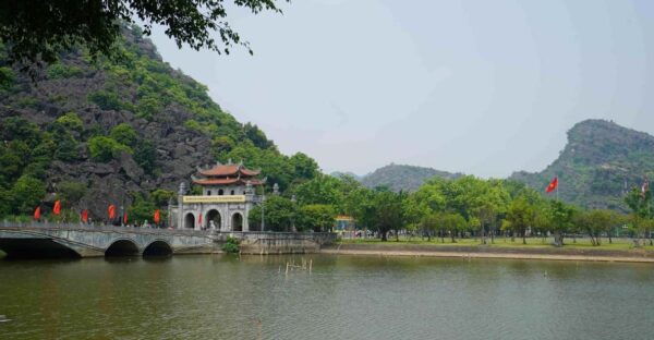 Ninh Binh: Hoa Lu, Trang An & Hang Mua Trip by Limousine Bus - Best Time to Visit