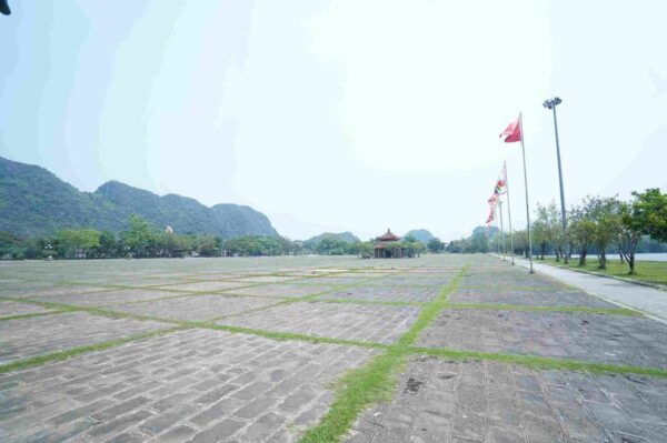 Ninh Binh: Hoa Lu, Trang An & Hang Mua Trip by Limousine Bus - Frequently Asked Questions