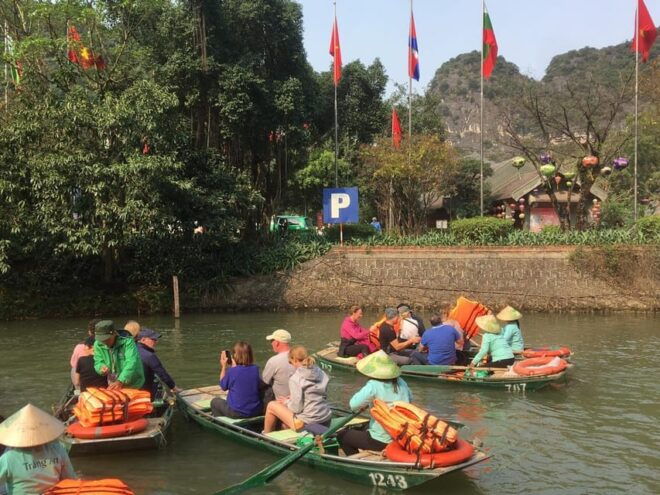 Ninh Binh: Hoa Lu- Trang An- Mua Cave- Bich Dong Pagoda Tour - Exploring Mua Cave