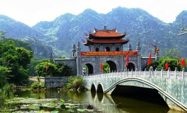 Ninh Binh: Tam Coc, Hoa Lu, and Mua Cave Full Day Tour - Helpful Tips for the Tour