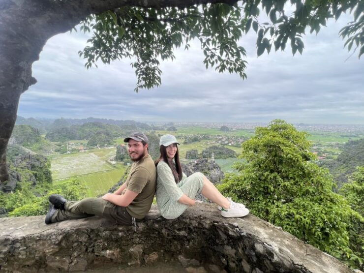 Ninh Binh Tour: Full-Day Hoa Lu and Tam Coc Boat Tour - Tour Experience