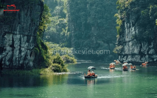 Ninh Binh Tour: Hoa Lu - Trang an 1 Day - Exploring Trang An