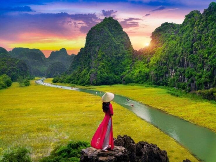 Ninh Binh Tour to Hoa Lu Tam Coc, Boat, Buffet, Cycling - Exploring Tam Coc Cave
