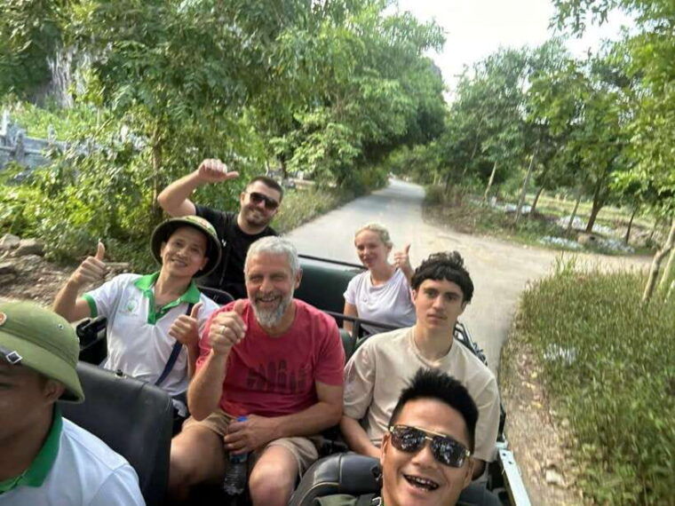 Ninh Binh: Trang An and Mua Cave Half-Day Private Jeep Tour - Boat Ride on the Sao Khe River
