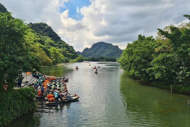 Ninh Binh Trang An Bai Dinh and Mua Cave Trip From Hanoi - The Itinerary: Breaking Down the Day