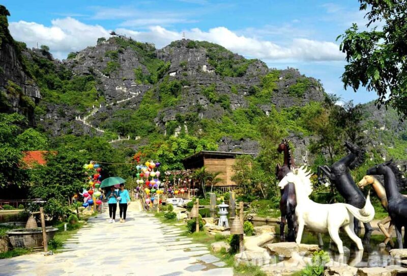 Ninh Binh: Trang An Boat Ride, Hoa Lu, Mua Cave, Bich Dong - Good To Know