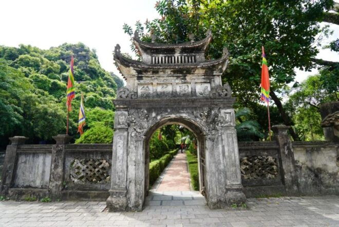 Ninh Binh Trip Visit Hoa Lu Capital -Tam Coc-Biking-Mua Cave - Tour Description