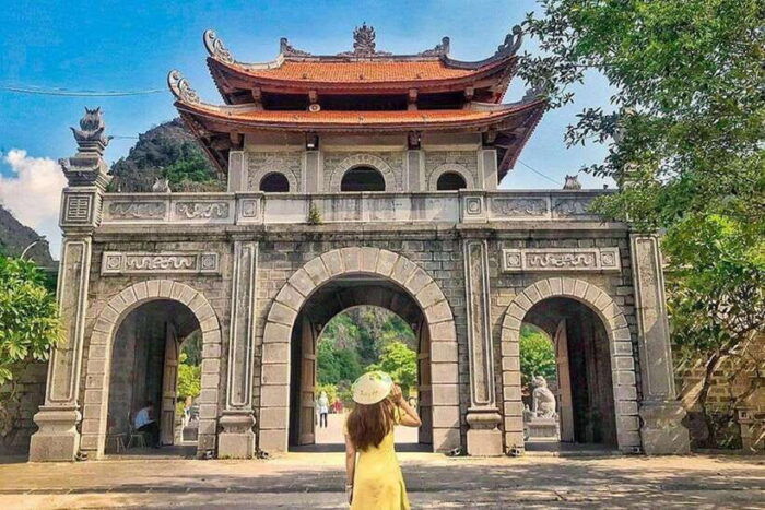 NinhBinh: Hoa Lu, Bich Dong, Trang An & Mua Cave Small Group - Discovering Bich Dong Pagoda