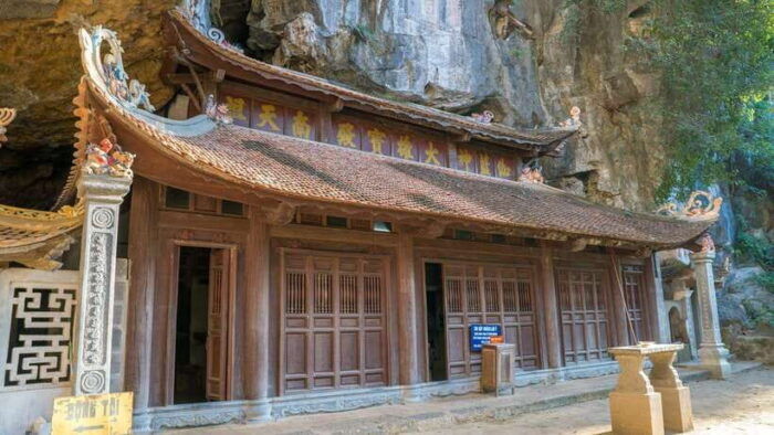 NinhBinh: Hoa Lu, Bich Dong, Trang An & Mua Cave Small Group - Cruising Through Trang an Scenic Landscape