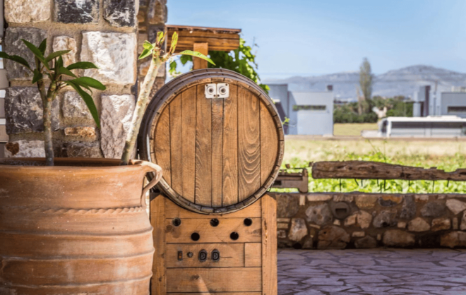 Nisaia - Contact and Location Information