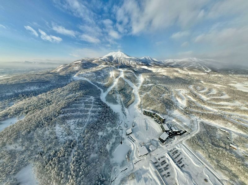 Niseko Kutchan Hanazono Ski Resort - Ski & Snowboard Rental - Powder, mountain views, and a day at Hanazono