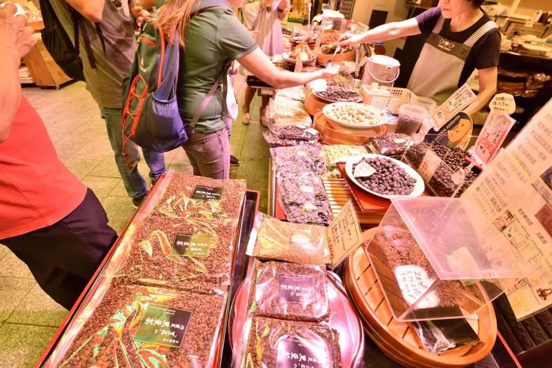 Nishiki Market Half Day Morning Walking Food Tour in Kyoto - The guides make the stories matter