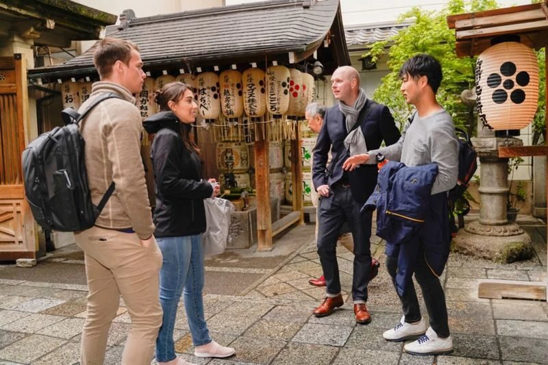 Nishiki Market Half Day Morning Walking Food Tour in Kyoto - Who should book this morning tour