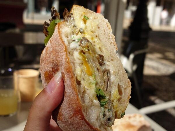 No Diet Club - Unique Food Tour in Lisbon With Many Tastings - Local Guides and Experience