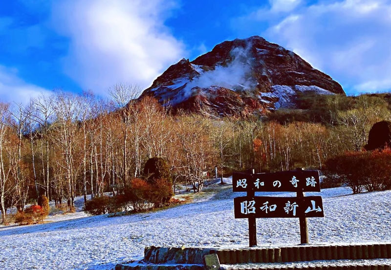 Noboribetsu & Lake Toya & Bear Ranch or Mount Usu Day Trip - Winter snow play, and the seasonal route changes