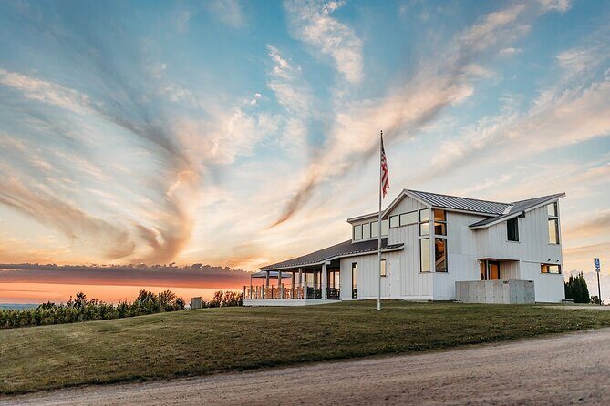 Non Bus Traverse City Leelanau Peninsula Sunset Wine Tour - Good To Know