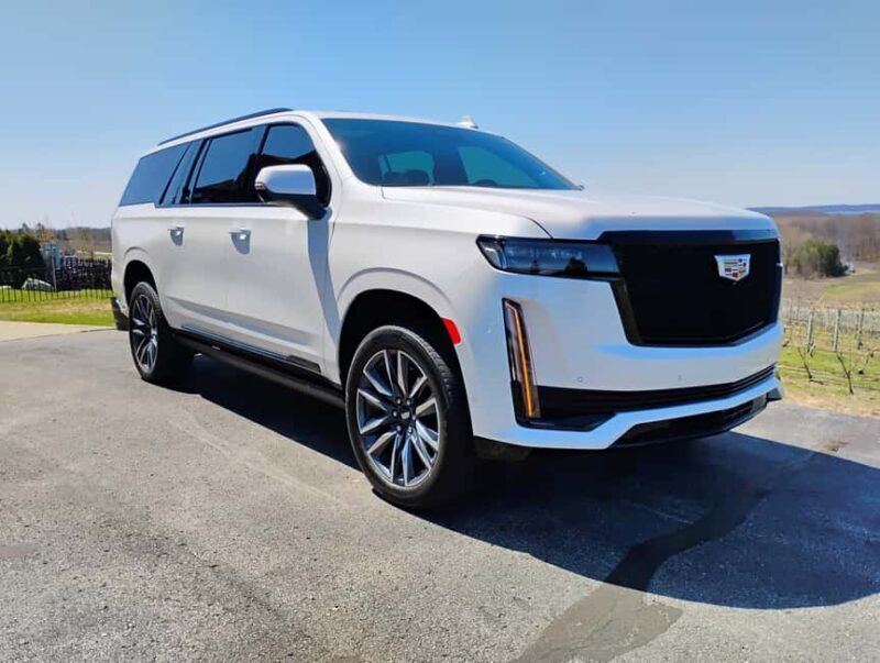 NON BUS VIP Cadillac Escalade Old Mission Traverse Wine Tour - The Experience: More Than Just Tasting