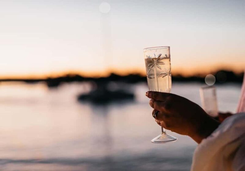 Noosaville: Noosa River Sunset Cruise - An Authentic Noosa Waterway Experience